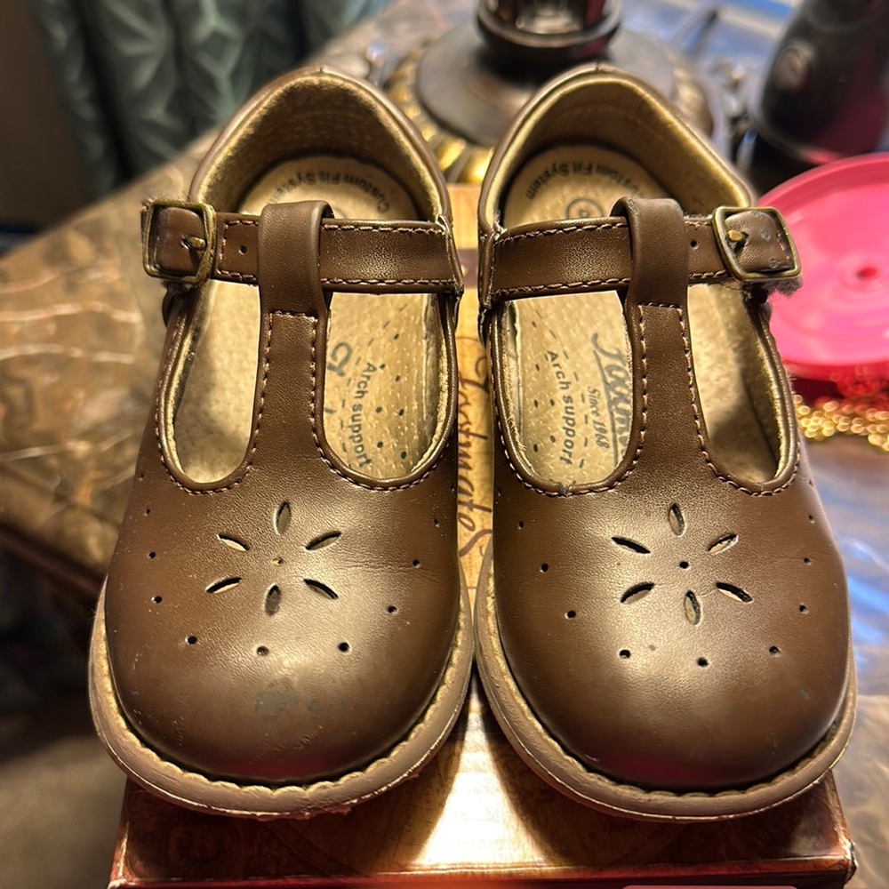 Footmates Sherry brown size 8
